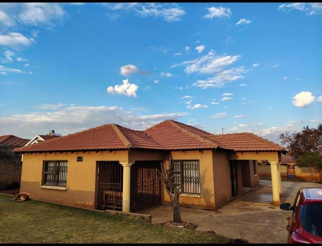 4 BEDROOM HOUSE FOR SALE IN LENASIA SOUTH